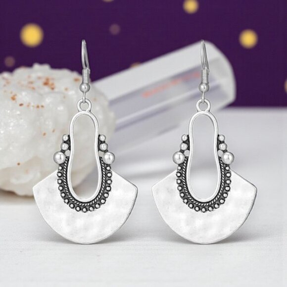 ๐๏ธBoho Chic Antique Silver Plated Fan-Shaped Dangle Trendy Earrings - Picture 5 of 10